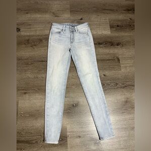 American Eagle Outfitters Light Wash Skinny Jeans